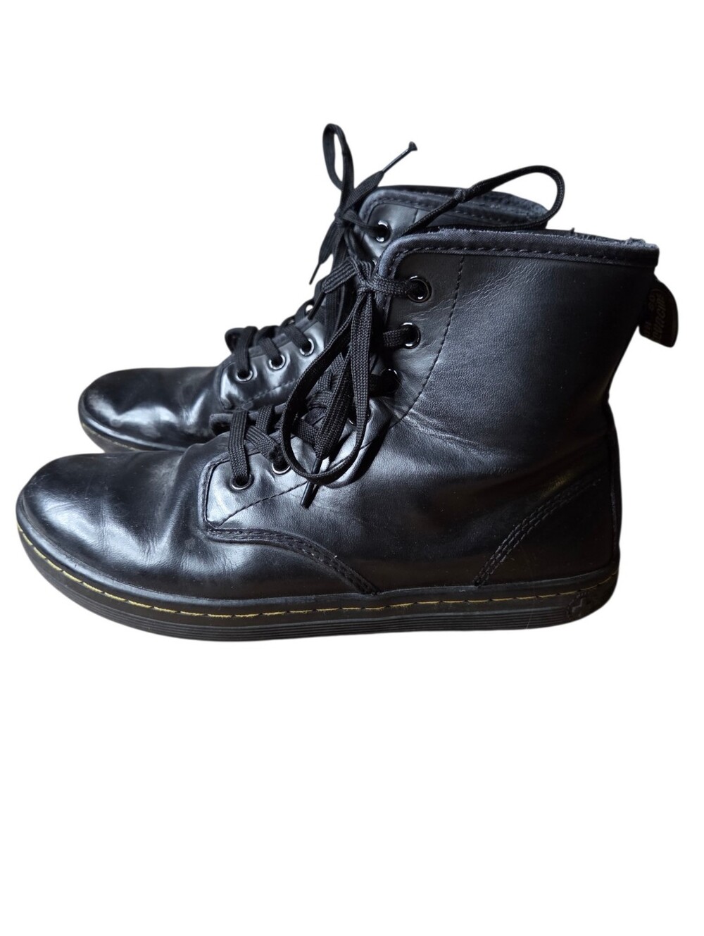 Dr. Martens Women's Shoreditch Boots black leather Flat Sole Size 8 Lightweight
